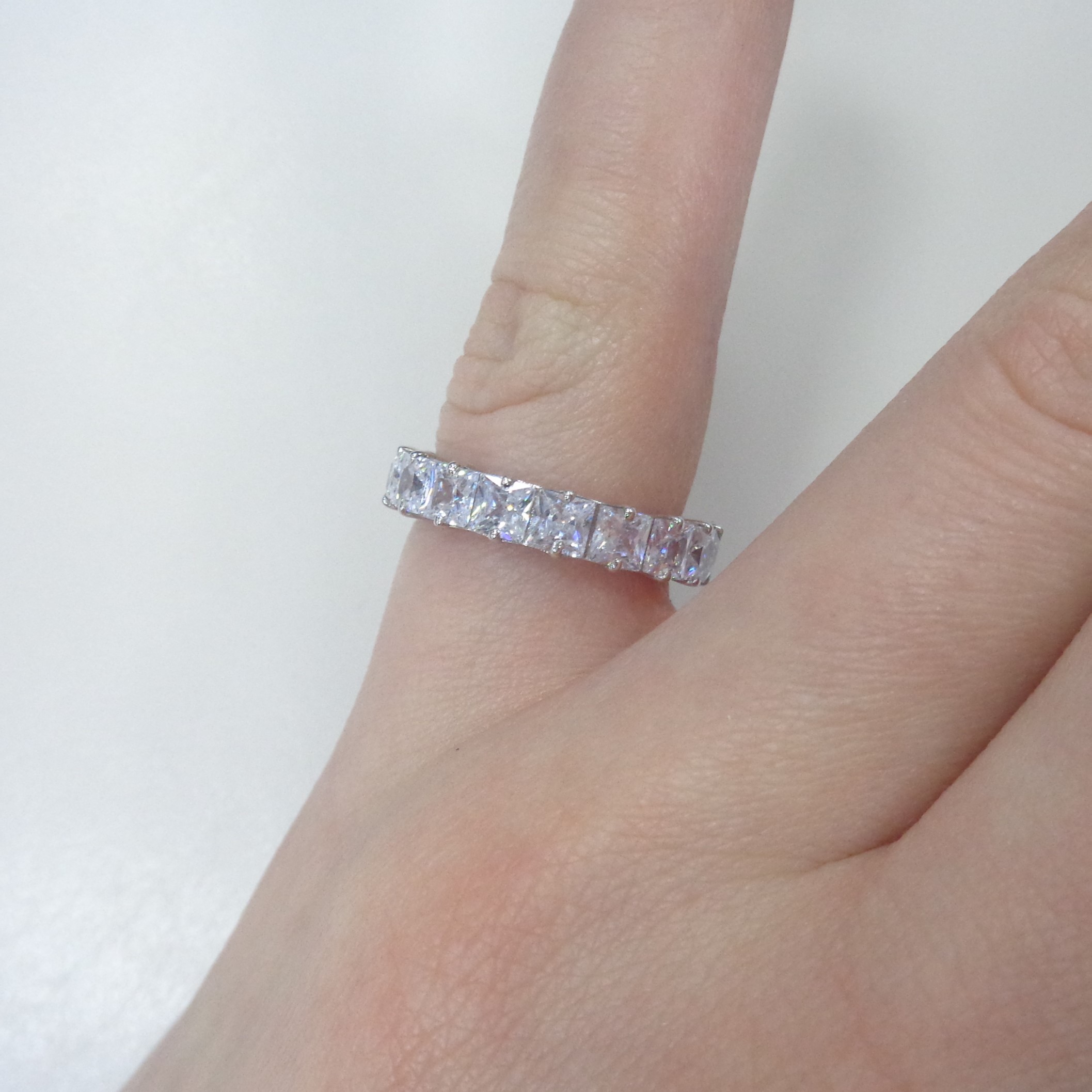 Золотое кольцо 585 пробы; белое золото; родий; вставки 18 Фианит бесцв.;